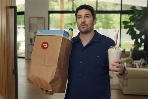 Published on June 28, 2023 1128AM EDT Photo EDWARDS Desserts Jason Biggs is redefining his relationship with pie. . Jason biggs doordash commercial